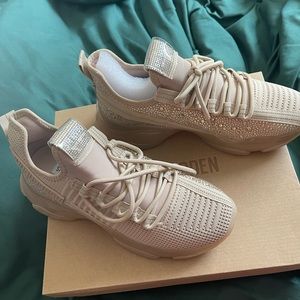 Steve Madden maxima sneakers